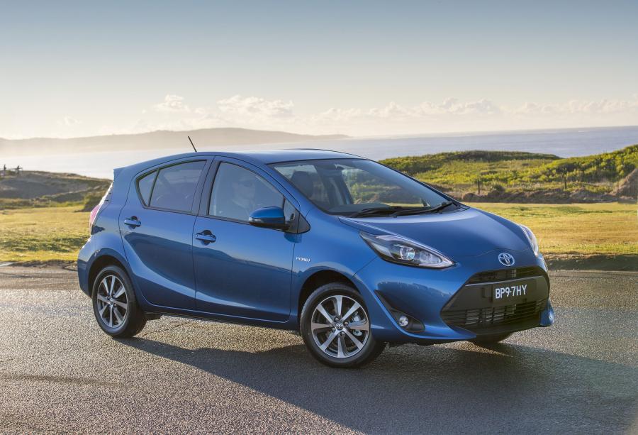  Toyota Prius c 2017 года  (AU) (фото 1 из 8)